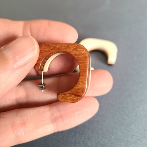 3 colors plastic loop earrings. Brown taupe and beige earrings. - Picture 5 of 7